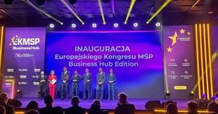 zdjęcie grupowe gospodarzy wydarzenia